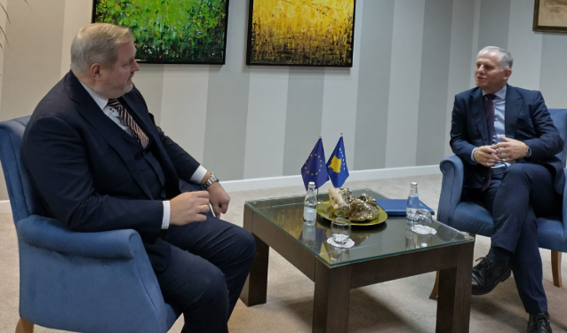 Eurodeputeti Terras takohet me Bislimin, flasin për rrugëtimin e Kosovës në BE