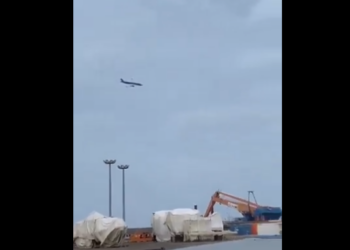 Rrëzohet avioni i Azerbajxhanit në Kazakistan