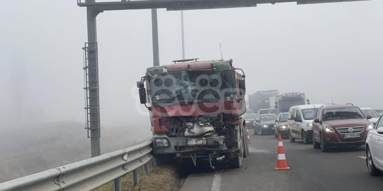 Aksident mes dy kamionëve në Veternik, nuk raportohet për të lënduar