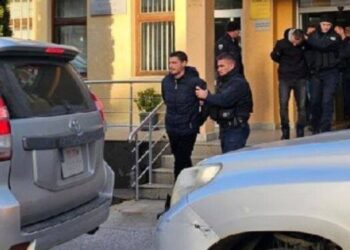 U vazhdohet paraburgimi tre malazezëve të arrestuar për mbishkrimin “Kosova është Serbi”