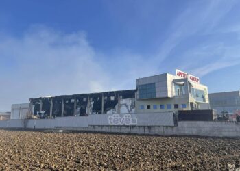 Lëndohet një zjarrfikës nga zjarri në fabrikën e mishit në Babimovc