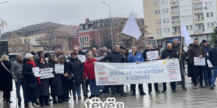 Protestojnë punëtorët shëndetësor, kërkojnë nënshkrimin e kontratës kolektive