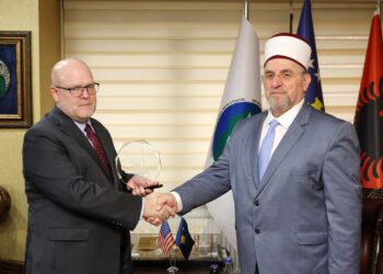 Myftiu Tërnava pret në takim lamtumirës Hovenier, vlerësojnë bashkëpunimin që kishin