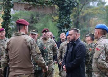 Maqedonci vizitoi kadetët dhe oficerët e FSK-së në Shqipëri