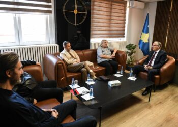 Hamza: Rritje 50 për qind e pagave për mjekët, sigurim shëndetësor për të gjithë qytetarët