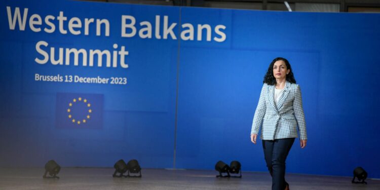 Presidentja Osmani udhëton në Bruksel, përfaqëson Kosovën në Samitin BE – Ballkani Perëndimor