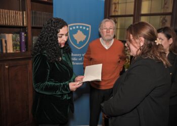 Osmani dekoroi me Urdhrin e Pavarësisë kryetaren e ndjerë të Senatit Belg