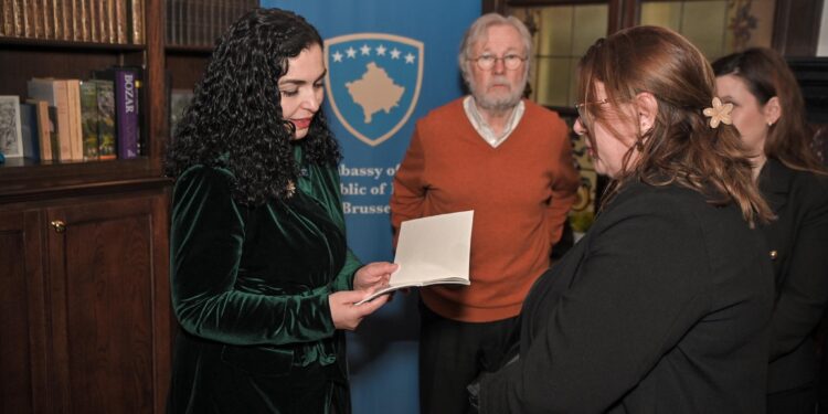 Osmani dekoroi me Urdhrin e Pavarësisë kryetaren e ndjerë të Senatit Belg