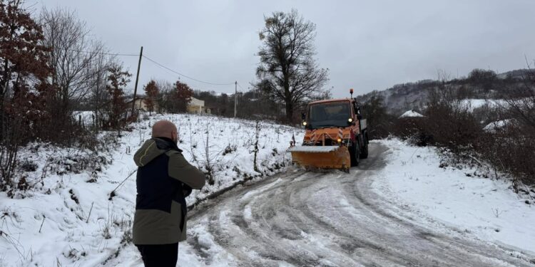 Rrugët e Gjilanit të kalueshme pas reshjeve të borës