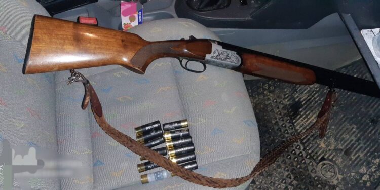 Policia sekuestron armë të ndryshme në Podujevë