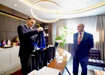 Abdixhiku pret Hovenierin në takim lamtumirës: Kujdestar i përkushtuar i relacioneve mes dy popujve