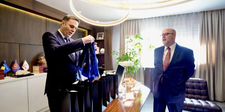 Abdixhiku pret Hovenierin në takim lamtumirës: Kujdestar i përkushtuar i relacioneve mes dy popujve