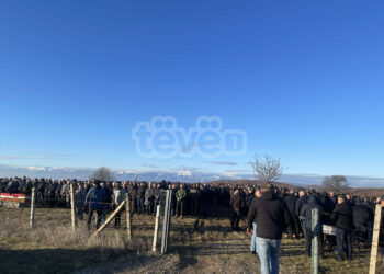 Qindra qytetarë morën pjesë në varrimin e Shehide Krasniqit, nëna e dy heronjve