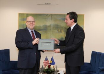 Hovenier ia përmend Kurtit bashkëpunim e ngushtë, që do t’i mundësonte ShBA-së lobim efektiv