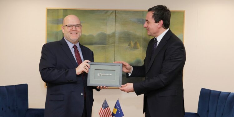 Hovenier ia përmend Kurtit bashkëpunim e ngushtë, që do t’i mundësonte ShBA-së lobim efektiv