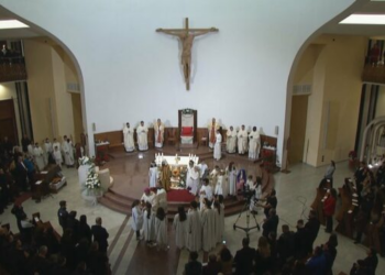 Kremtohet Krishtlindja në Shqipëri, Imzot Dodaj: Të lirohemi nga fantazmat e së kaluarës