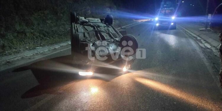 Rrokulliset një veturë në veri të Mitrovicës