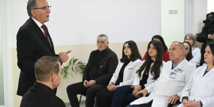 Hamza premton sigurime shëndetësore, digjitalizim dhe sistem kombëtar për emergjencat mjekësore