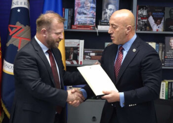 ​Haki Abazi kalon në AAK, zyrtarizohet kandidimi i tij për deputet