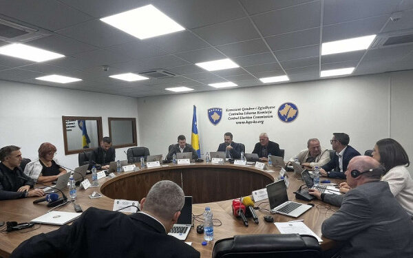 KQZ kërkon që votimi jashtë vendit të bëhet në ambasada, refuzohet kërkesën e MPJD-së