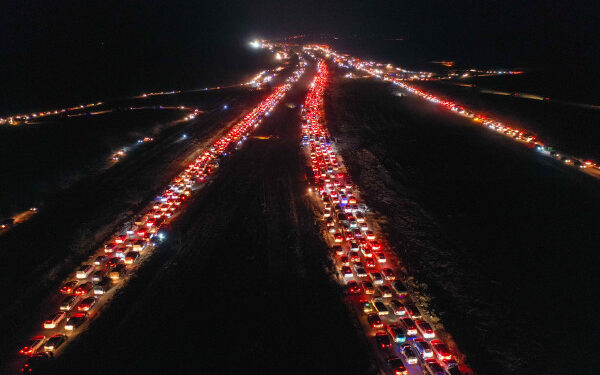 Festa e madhe pas shembjes së regjimit 61-vjeçar në Siri