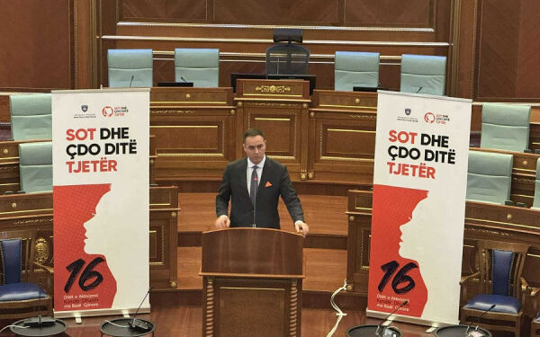 Konjufca: Dhuna në bazë gjinore mbetet një sfidë e shoqërisë në vend