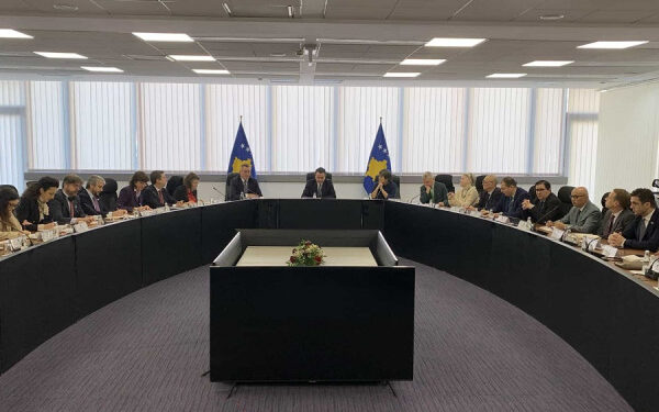 Kurti: 88% e grave ndërmarrëse kanë hapur biznese me vetëfinancim