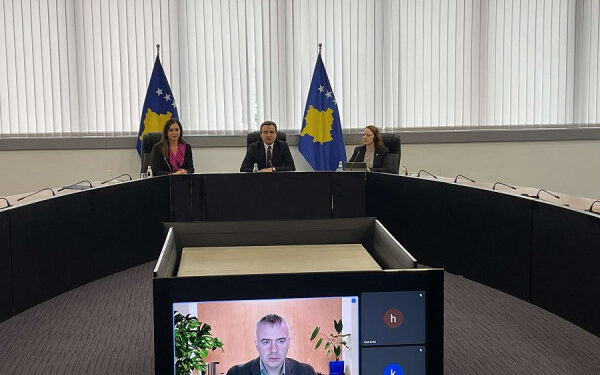 Lansohet pilotimi i programit të kuponëve, Kurti: Ky projekt mbështetet nga BB