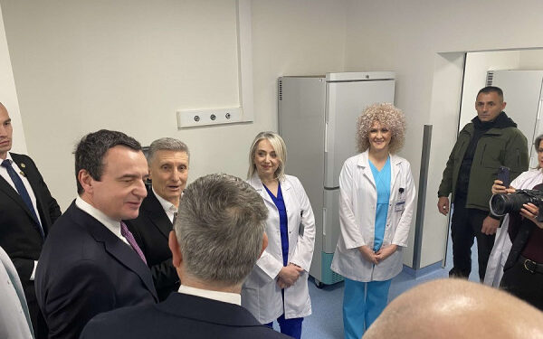 Shërbimi për Fertilizim të Asistuar Mjekësor në QKUK përurohet nga Kurti e Vitia