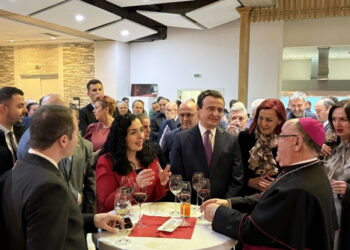 Dodë Gjergji përçon mesazh për paqe e dashuri