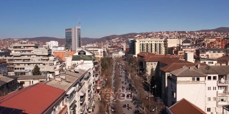 Vuçiq në presion nga protestat a mund të inskenohen tensione në Kosovë?