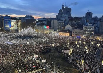 Beogradi “bllokohet” nga protestuesit