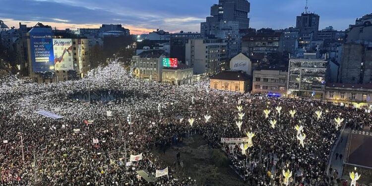 Beogradi “bllokohet” nga protestuesit