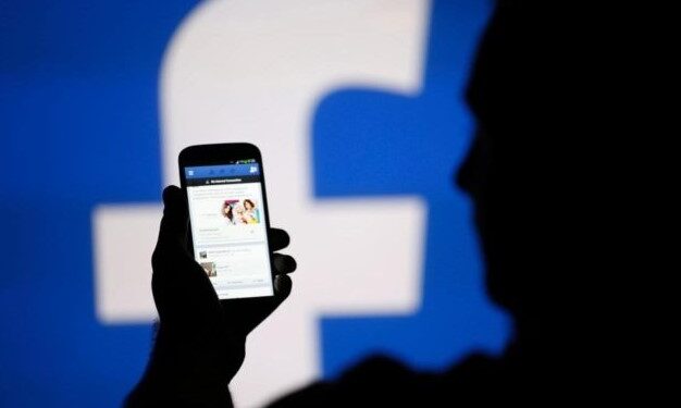 E mashtroi në Facebook, gruaja nga Pogradeci i merr 9 mijë euro 35-vjeçarit