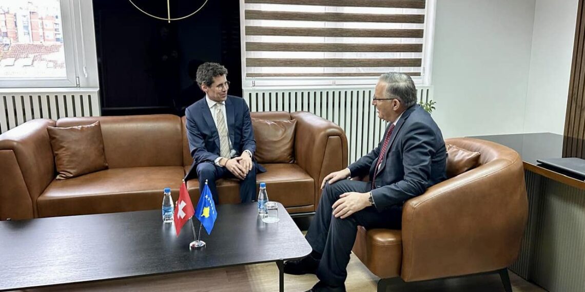 Hamza takohet me ambasadorin e Zvicrës në Kosovë