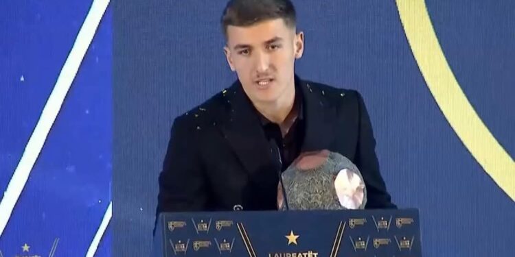 Lindon Emërllahu futbollist i vitit, Zhegrovës çmimi “Fadil Vokrri”