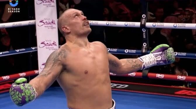 Usyk triumfon me vendim unanim të gjyqtarëve ndaj Furyt