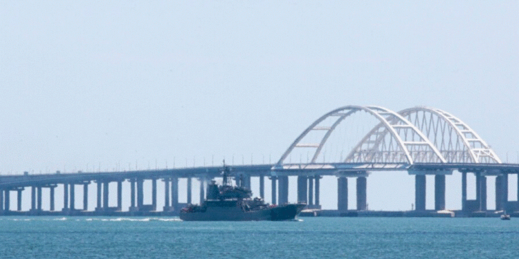 Mbyllet ura në Krime pas raportimeve për shpërthime