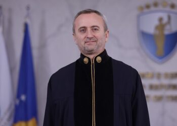 Kush është kryegjykatësi i Kushtetueses?