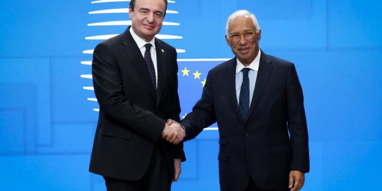 Kurti në Bruksel kërkon heqjen e masave dhe ekstradimin e Radoiçiqit