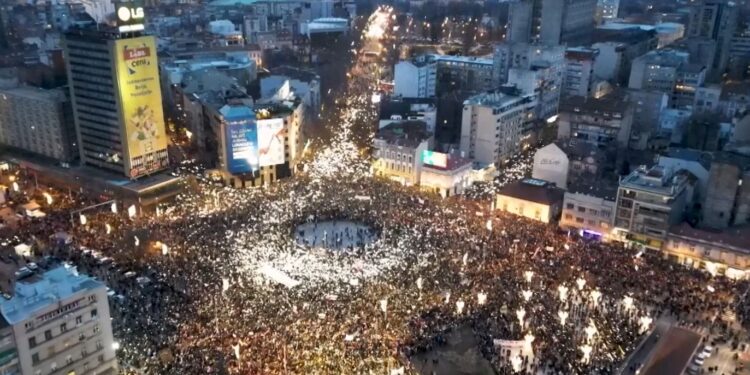 Vuçiq në presion nga protestat a mund të inskenohen tensione në Kosovë?