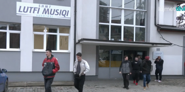 Ndalohet përdorimi i telefonave në shkolla në Vushtrri