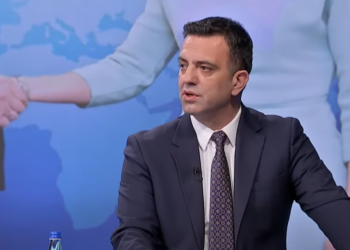 Pozhari: Vuçiq doli me veshët ulur poshtë nga takimi me Kallas