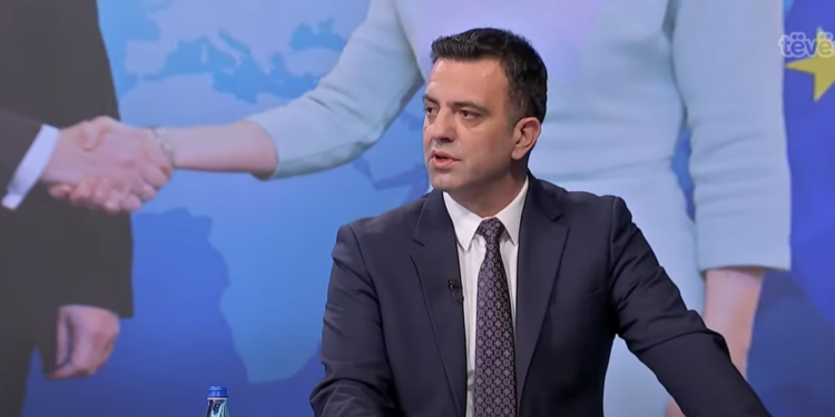 Pozhari: Vuçiq doli me veshët ulur poshtë nga takimi me Kallas