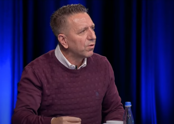 Hoxhaj: Qeveria komunikon me telefona të hapur