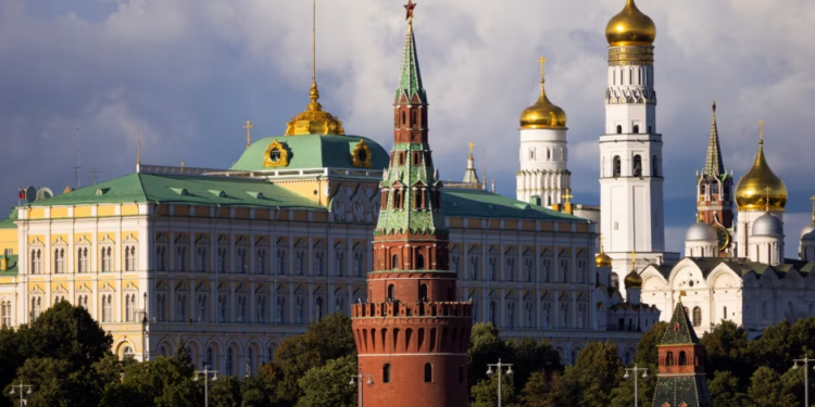 Rusia u thotë qytetarëve të saj t’i shmangin udhëtimet në Perëndim