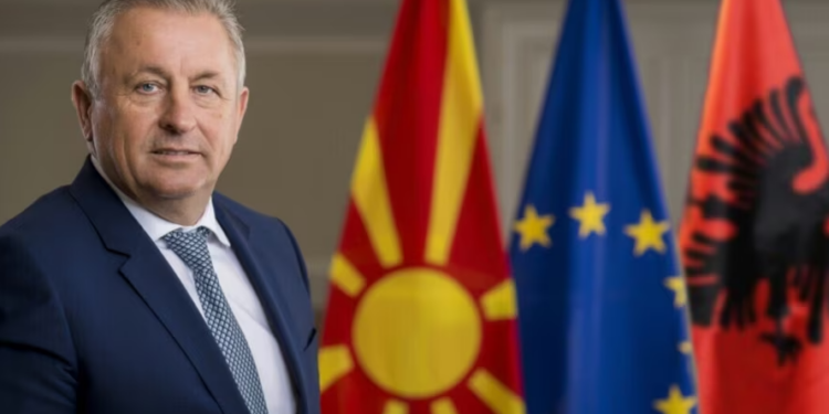 Kryetarit të Strugës i konfiskohet pasaporta