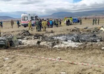 Helikopterët ushtarakë përplasen në ajër, gjashtë të vdekur në Turqi