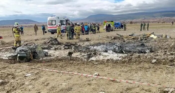 Helikopterët ushtarakë përplasen në ajër, gjashtë të vdekur në Turqi