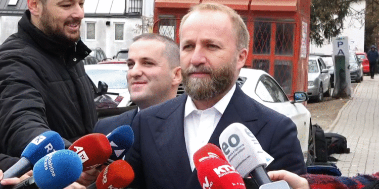 Tahiri dorëzon në Kushtetuese 16 ligjet e miratuara në seancën e 5 dhjetorit